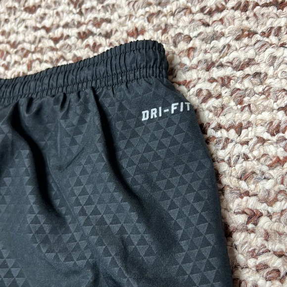 Woman's Nike‎ shorts - Picture 7 of 10